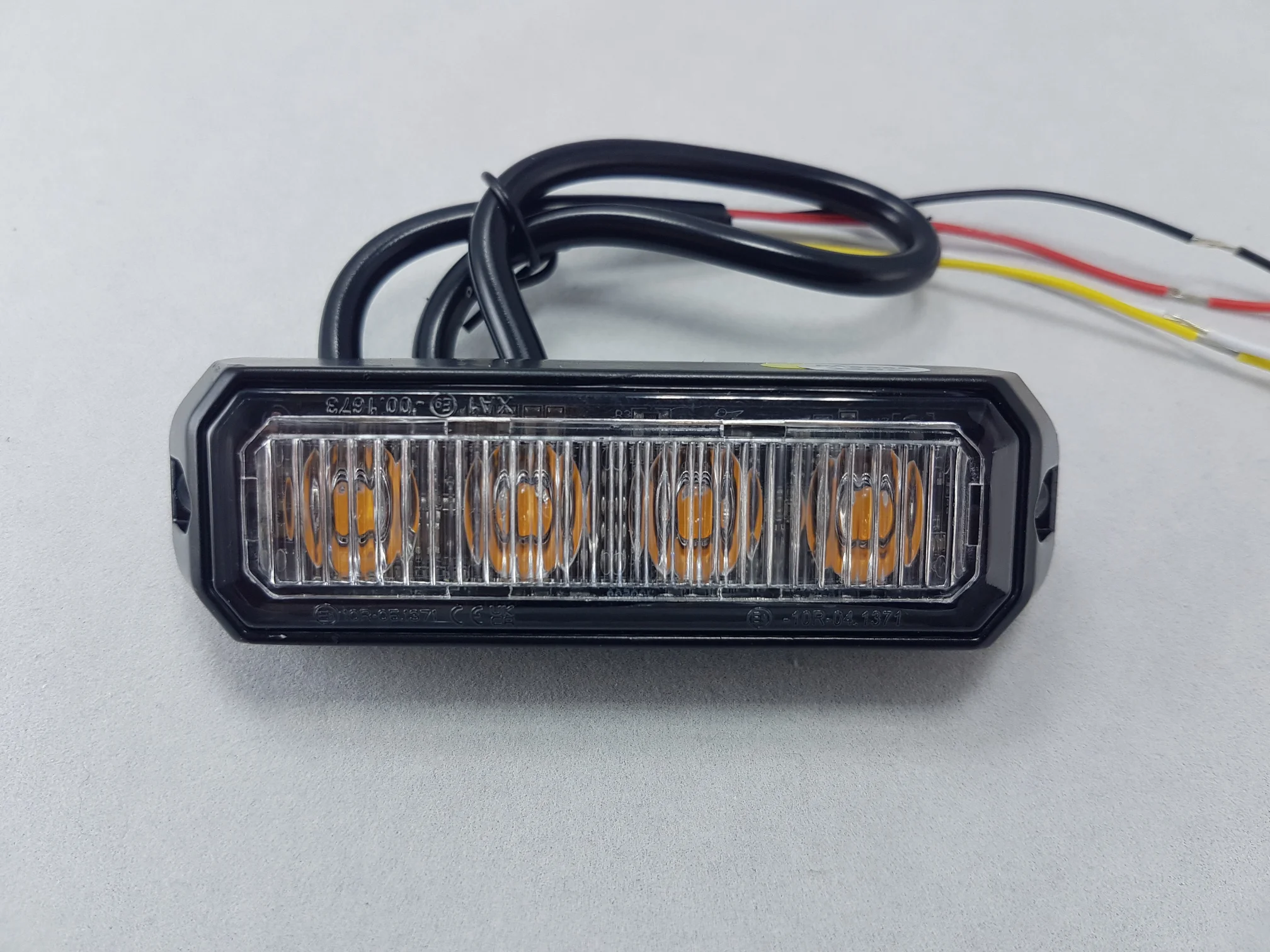 Zábleskové led výstražné svetlo oranžové jednoradové 4x3w, ece r65,r10, sae 1 výstražné svetlá, LED stroboskopy a majáky, majáky na autá,Výstražné svetlá, LED stroboskopy a predátory, homologizovaný LED svetelný maják, vystražné osvetlenie, emergency lights, hazard led lights, ADR lights, predatory, Stroboskopy a výstražné svetlá