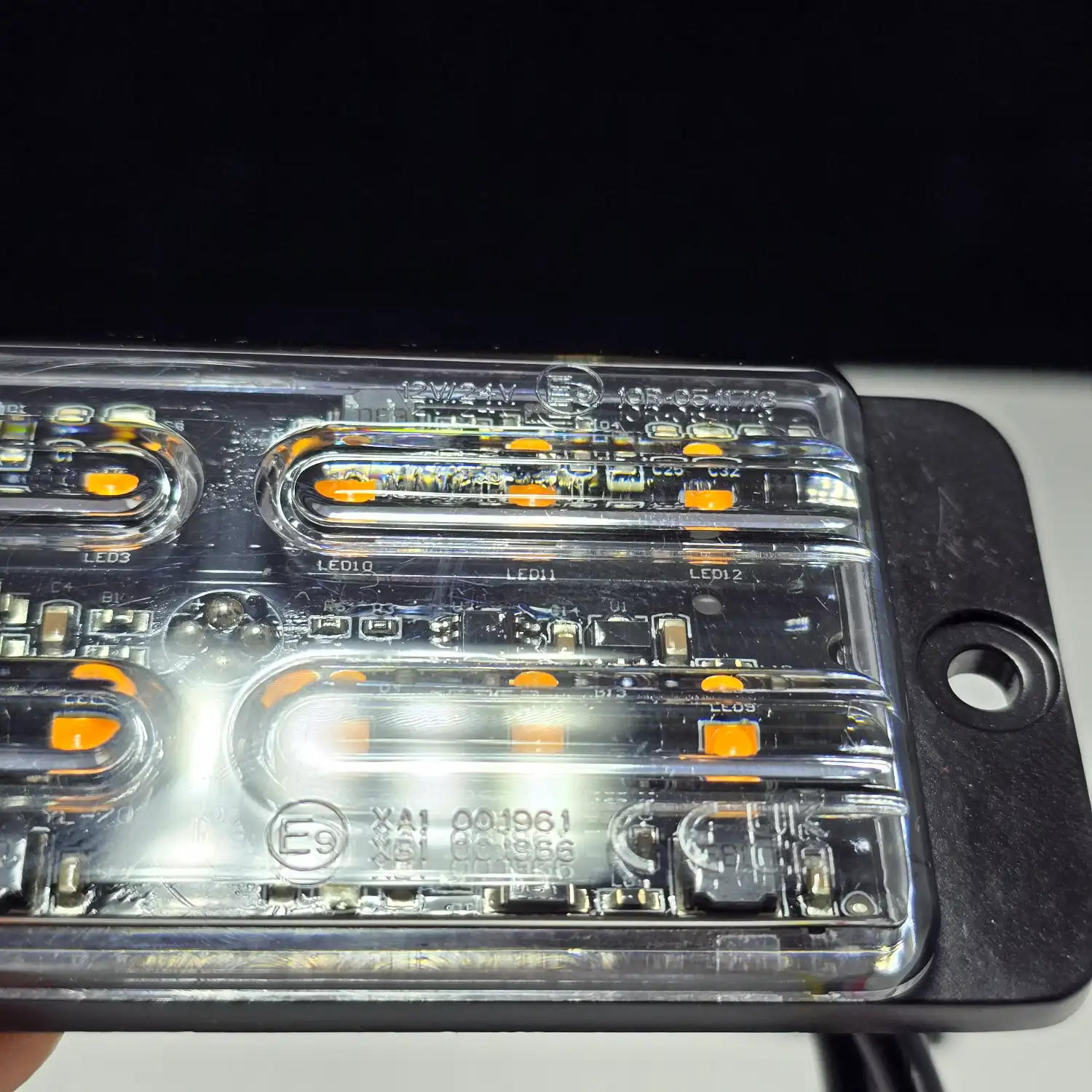 Led výstražné oranžové svetlo double line číre12x3w, ece r65,r10, sae 3 výstražné svetlá, LED stroboskopy a majáky, majáky na autá,Výstražné svetlá, LED stroboskopy a predátory, homologizovaný LED svetelný maják, vystražné osvetlenie, emergency lights, hazard led lights, ADR lights, predatory, Stroboskopy a výstražné svetlá
