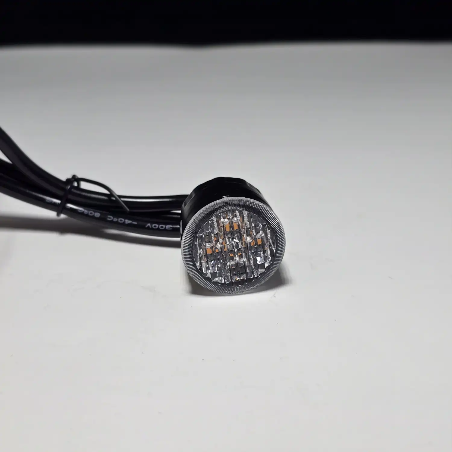 Led výstražné oranžové svetlo okrúhle 4x3w, ece r65,r10, sae 5 výstražné svetlá, LED stroboskopy a majáky, majáky na autá,Výstražné svetlá, LED stroboskopy a predátory, homologizovaný LED svetelný maják, vystražné osvetlenie, emergency lights, hazard led lights, ADR lights, predatory, Stroboskopy a výstražné svetlá