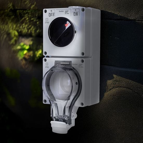 Zásuvka ip66 s vypínačom, vodotesná a prachotesná 6 solight zásuvka ip66 s vypínačom, vodotesná a prachotesná