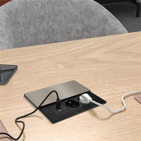 Vstavný blok zásuviek s posuvným krytom, usb a+c 65w 2 solight vestavný blok zásuviek s posuvným krytom, 2 zásuvky, usb a+c 65w pd, 2m, strieborný