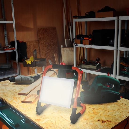 Led reflektor so sklopným stojanom, 100w, 9000lm, 4000k, kábel so zástrčkou, ip65 3 solight led reflektor so sklopným stojanom, 100w, 9000lm, 4000k, kábel so zástrčkou, ip65