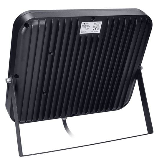 Led reflektor pro 100w: maximálny výkon 9 200 lm pre priemysel a exteriér 3 solight led reflektor pro, 100w, 9200lm, 5000k, ip65