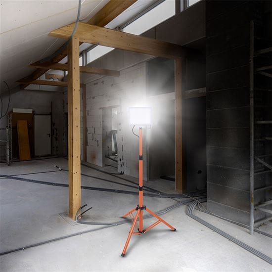 Led reflektor s vysokým stojanom, 50w, 4500lm, 4000k, kábel so zástrčkou, ip65 1 solight led reflektor s vysokým stojanom, 50w, 4500lm, 4000k, kábel so zástrčkou, ip65